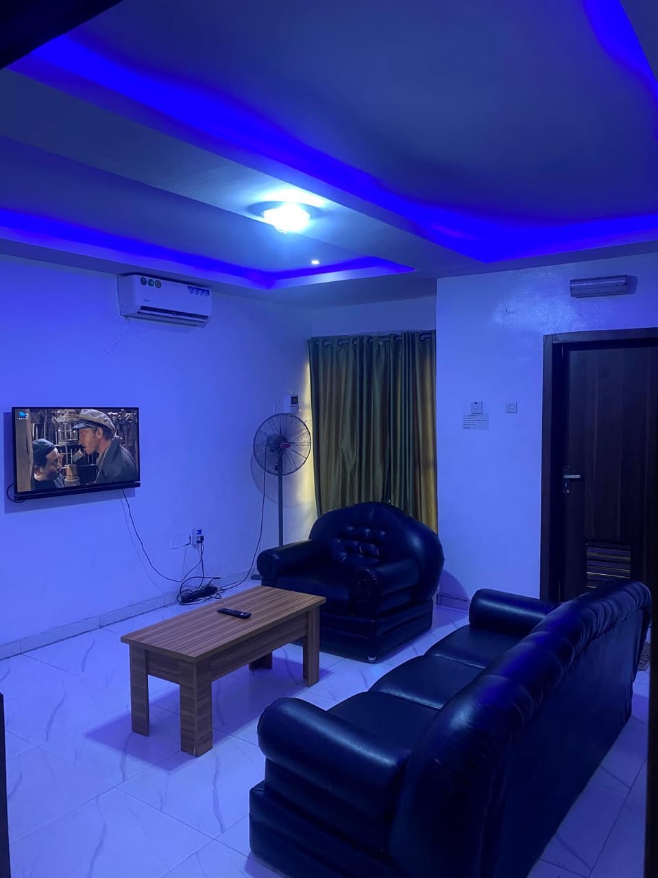 Bed, TV and multimedia, Living room, Seating area, Bedroom, air conditioner