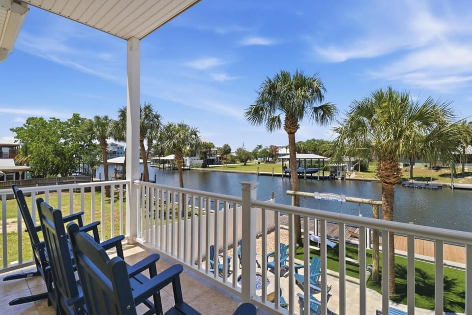 Crystal River Waterfront 5BR w Dock - Sleeps 11 - Bayshore Getaway House in Crystal River