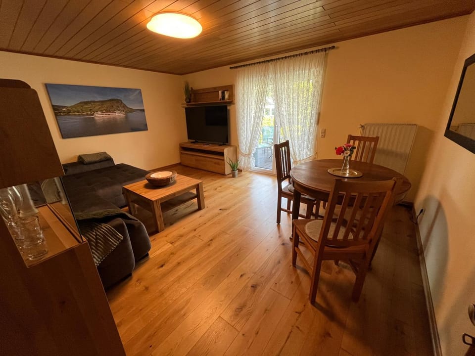 Communal lounge/ TV room, TV and multimedia, Living room, Seating area, Dining area, Evening entertainment