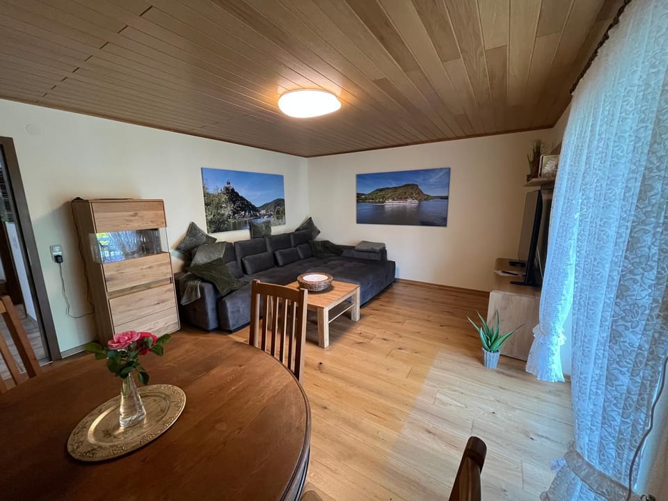 TV and multimedia, Living room, Dining area