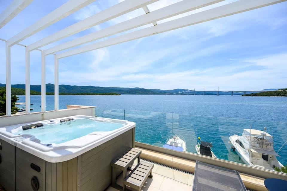 Hot Tub, Balcony/Terrace
