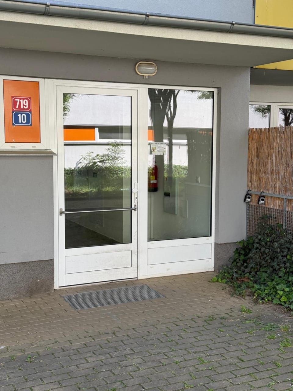 Royal Falcon Apartment Hradec I Apartment in Lower Silesian Voivodeship