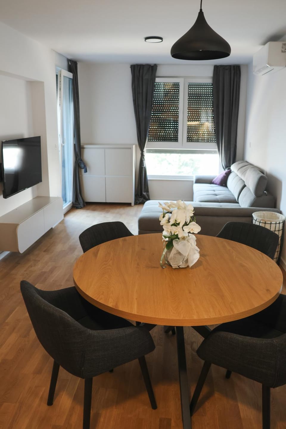 BRIGHT apartment Split with garage Apartment in Split