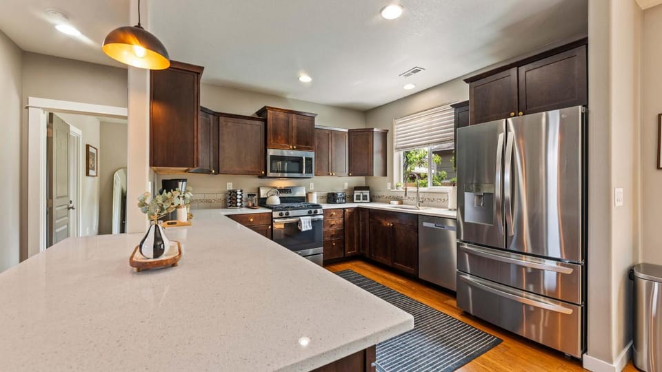 Spacious home centrally located by Science Center House in Eugene