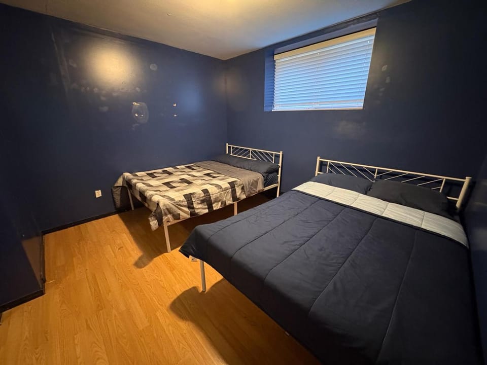 King George Corridor Modern Room - Easy Transit & Free Parking Vacation rental in Surrey