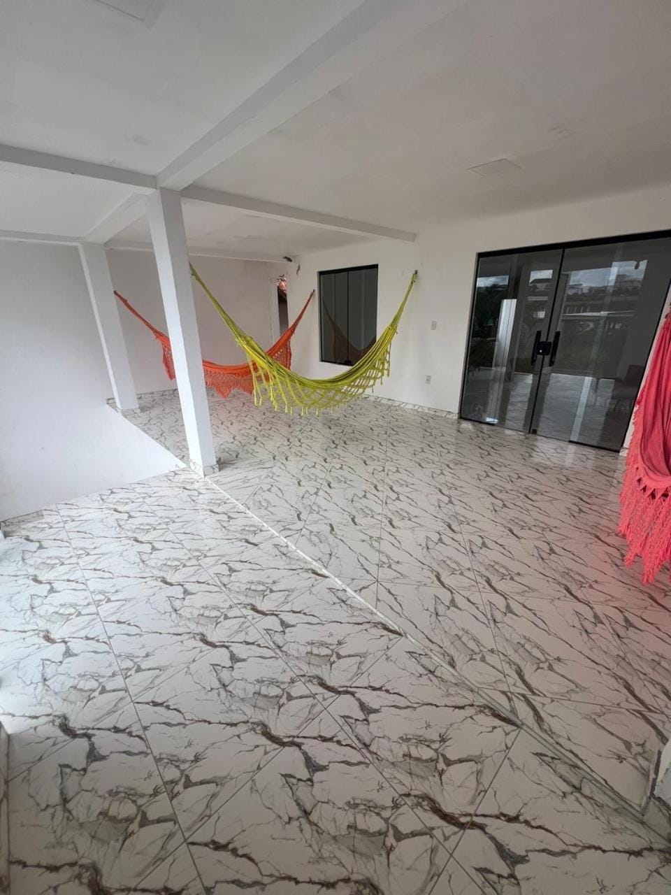 Casa com banheira e porcelanato em Campina Grande House in Campina Grande