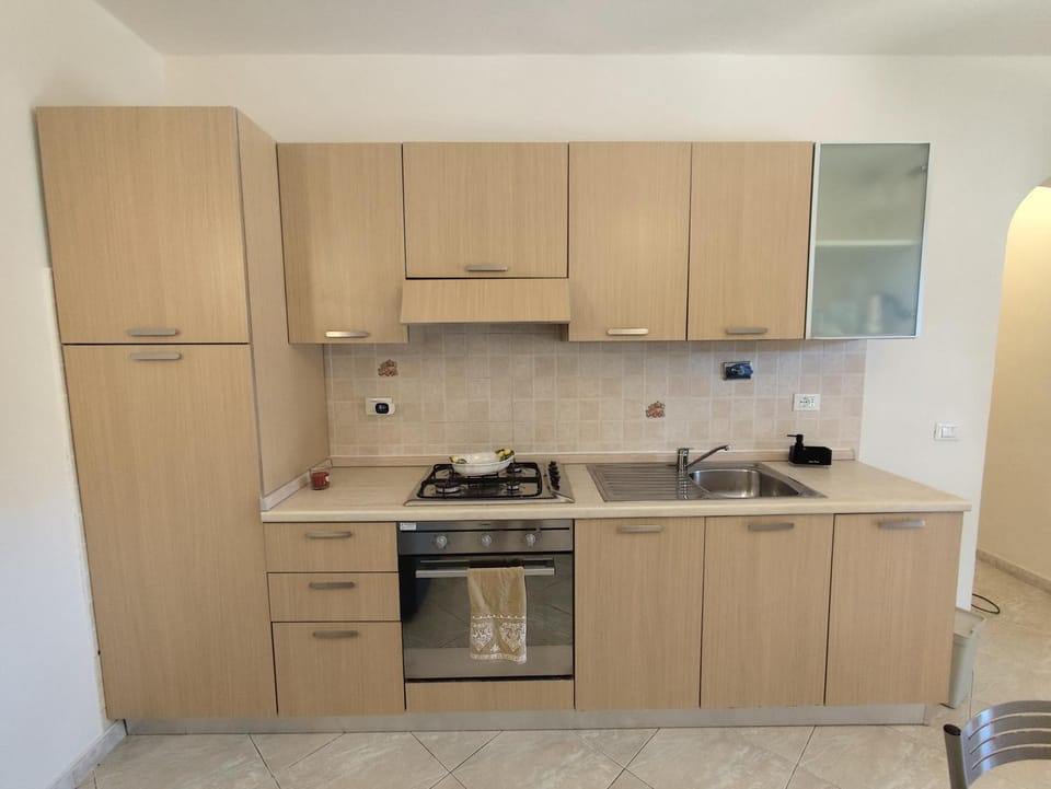 Kitchen or kitchenette, pet friendly, stove, toaster