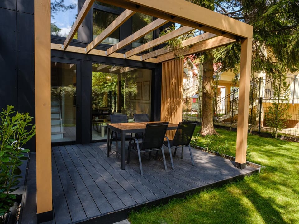 Property building, Patio, Day, Garden, Garden view