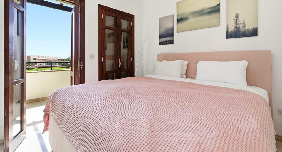 Bed, View (from property/room), Floor plan, Bedroom