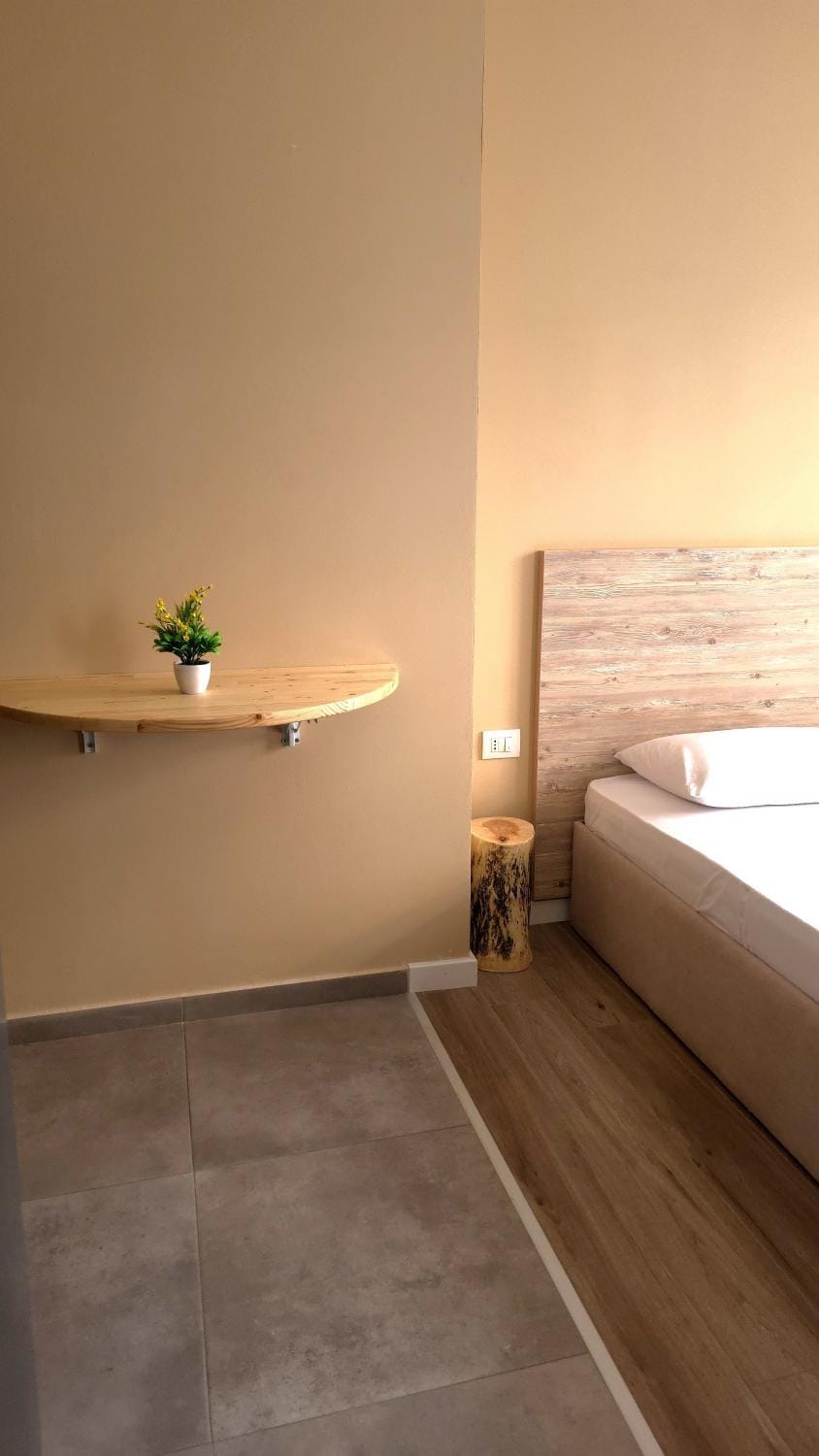 Bed, Dining area, Bedroom