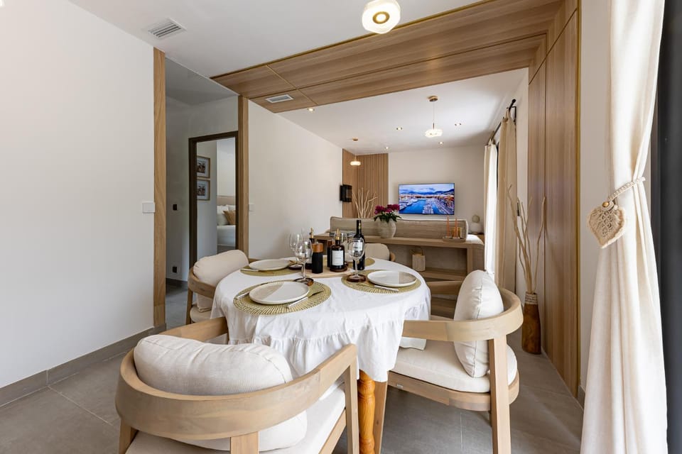 Appartement Design avec Grande Terrasse, BBC & vue verdure -4pers Apartment in French Riviera
