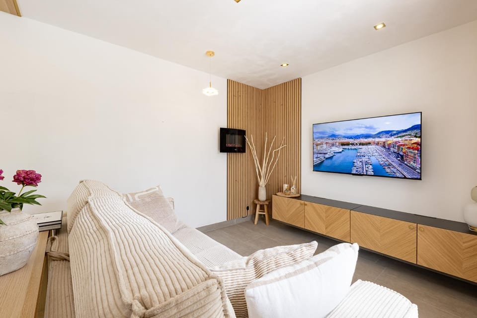 Appartement Design avec Grande Terrasse, BBC & vue verdure -4pers Apartment in French Riviera