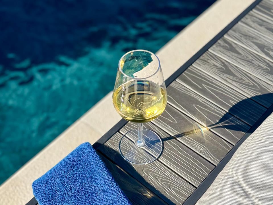 Bellord Lun, Private Heated Swimming Pool with Panoramic Sea View Apartment in Lun