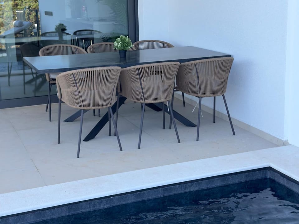 Bellord Lun, Private Heated Swimming Pool with Panoramic Sea View Apartment in Lun