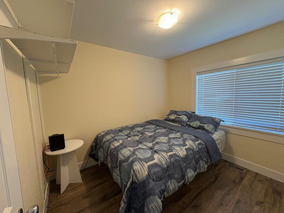 Central Surrey Cozy Stay - Walk to Transit with Free Parking Vacation rental in Surrey