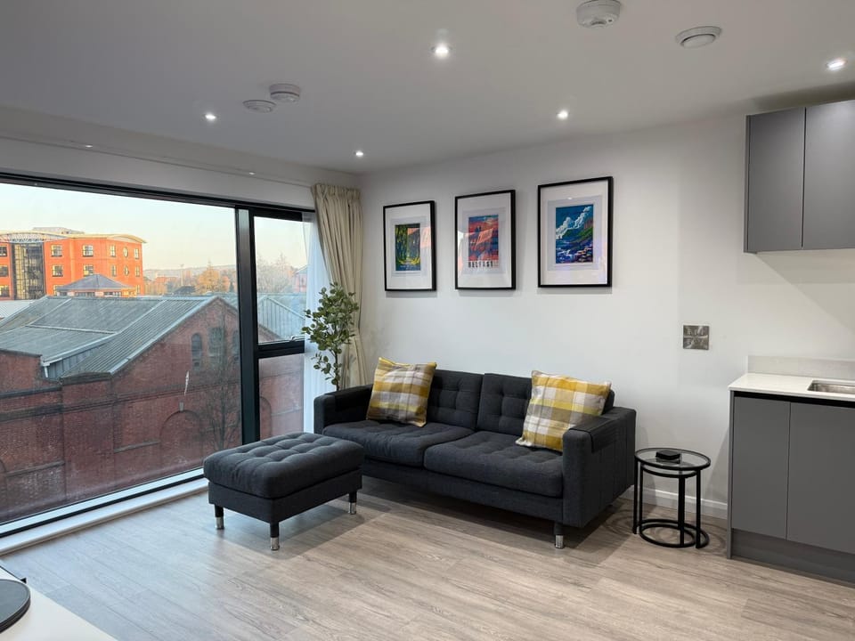 Kitchen or kitchenette, Living room, Seating area, Dining area