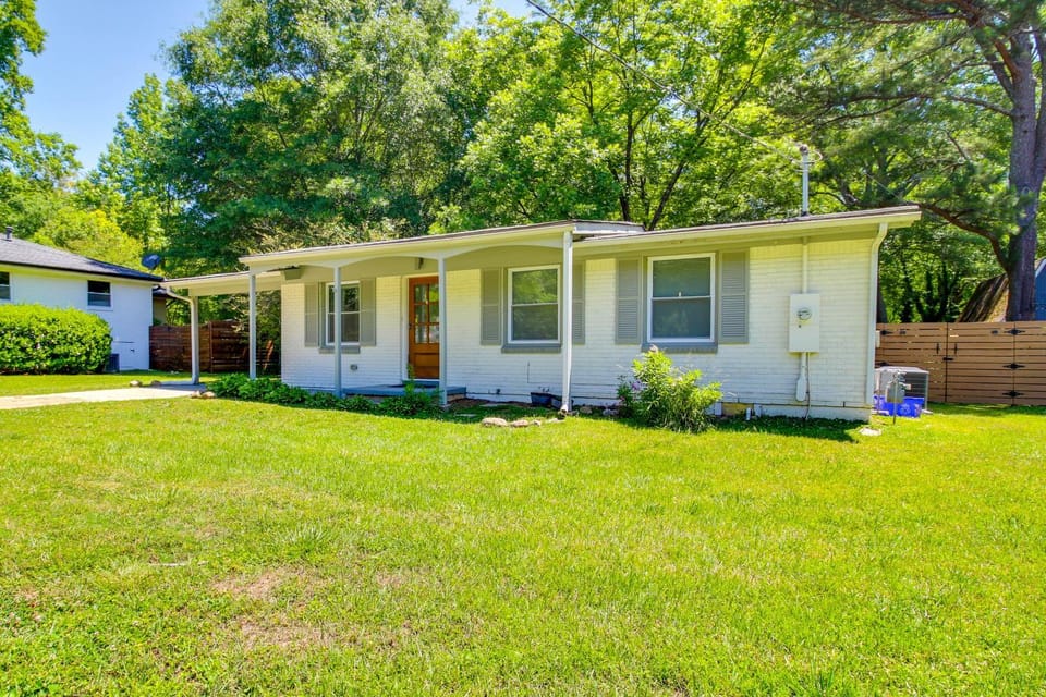 3 Mi to The Battery! Home w/ Spacious Backyard House in Smyrna