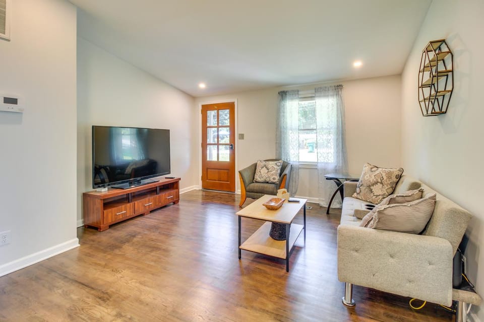 3 Mi to The Battery! Home w/ Spacious Backyard House in Smyrna