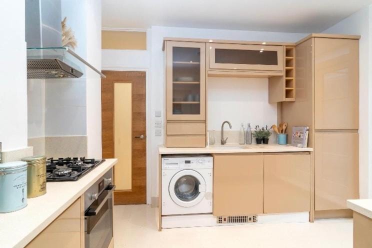 Central pad with Garden Oasis Apartment in City of Westminster