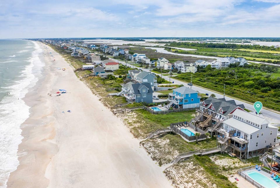 Pet Friendly Oceanfront 5BR with Views and Hot Tub House in North Topsail Beach