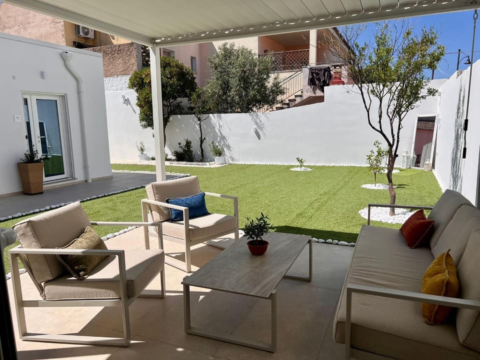 Garden, Internal: Not applicable to any particular room