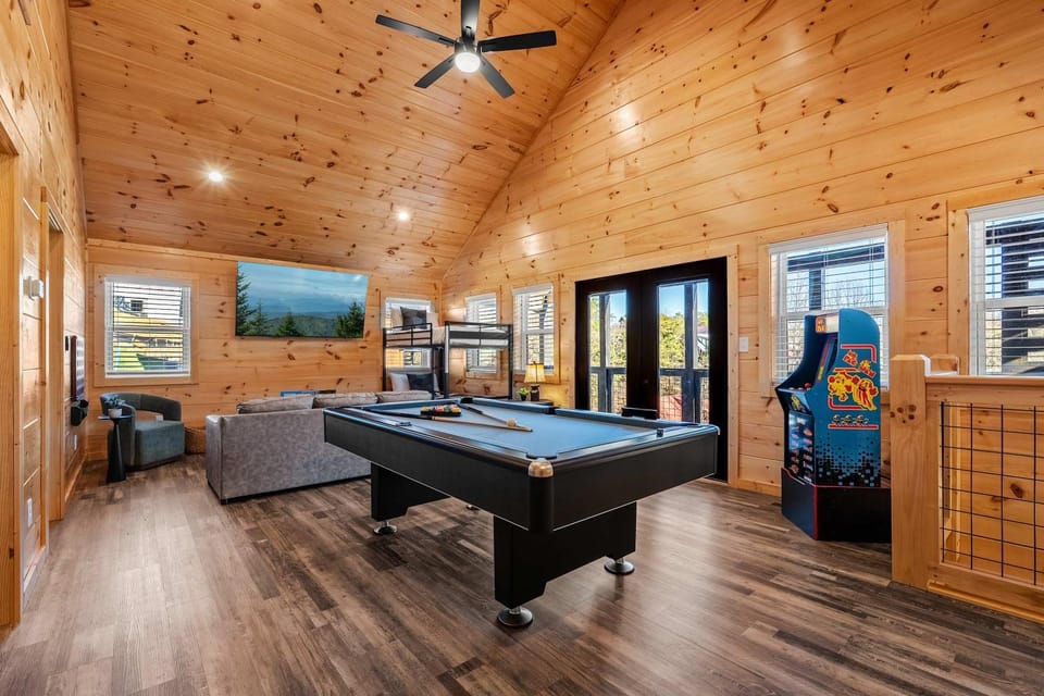 Close to PKWY - Quiet Cabin with Hot Tub & Game Room Cabin in Pigeon Forge