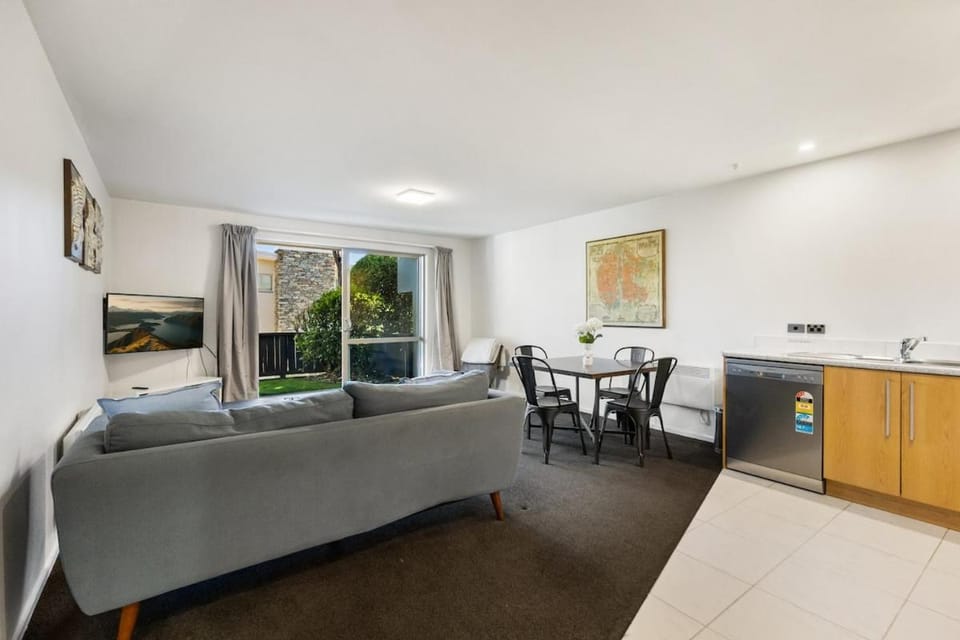 TV and multimedia, Living room, Dining area