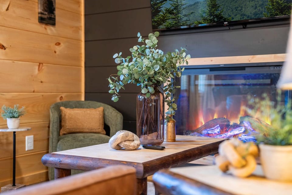 Modern Pigeon Forge Cabin with Hot Tub Game Loft Cabin in Pigeon Forge