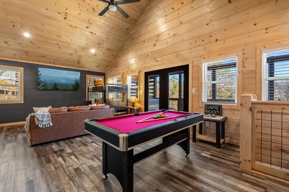Modern Pigeon Forge Cabin with Hot Tub Game Loft Cabin in Pigeon Forge