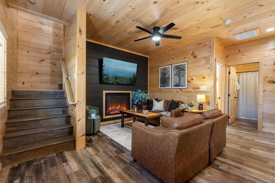 Modern Pigeon Forge Cabin with Hot Tub Game Loft Cabin in Pigeon Forge