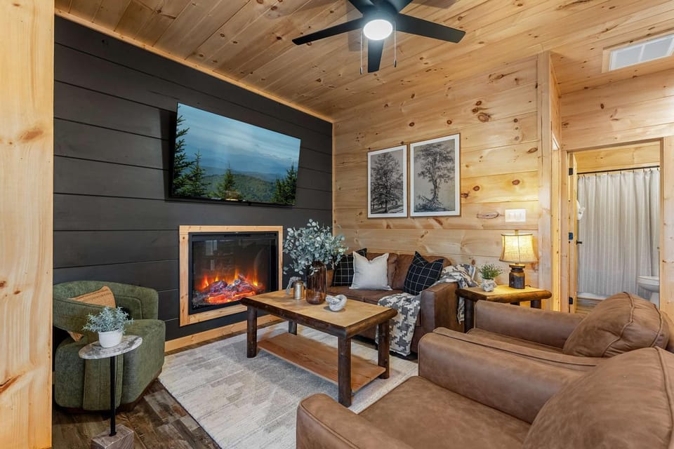 Modern Pigeon Forge Cabin with Hot Tub Game Loft Cabin in Pigeon Forge