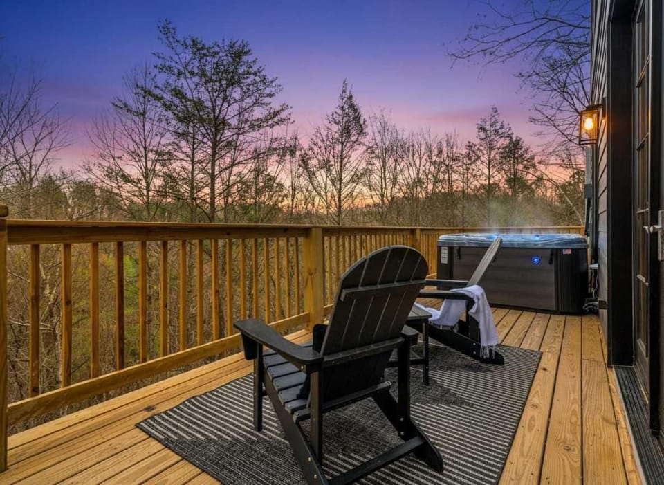 New Modern Gatlinburg Cabin with Fire Pit Hot Tub Cabin in Gatlinburg