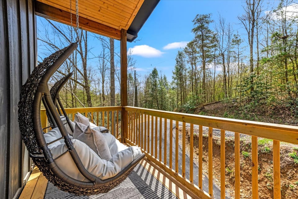 New Modern Gatlinburg Cabin with Fire Pit Hot Tub Cabin in Gatlinburg