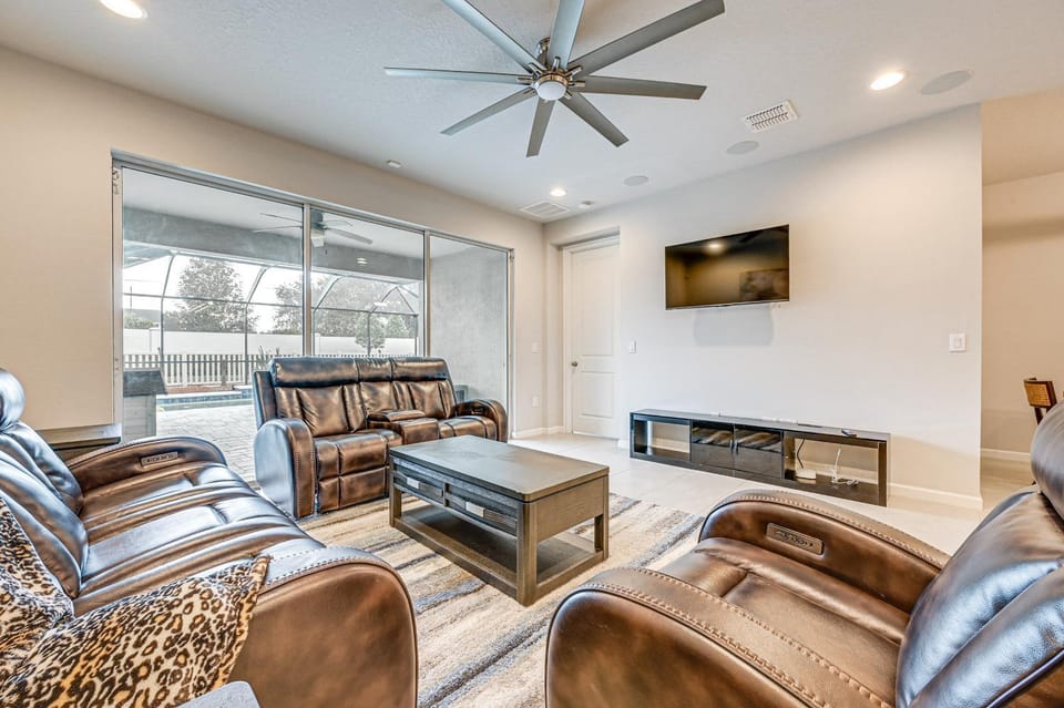 Tampa Area Home w/ Private Pool, Pets Welcome! House in Valrico