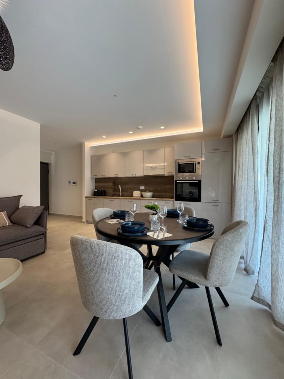 Dining area, kitchen