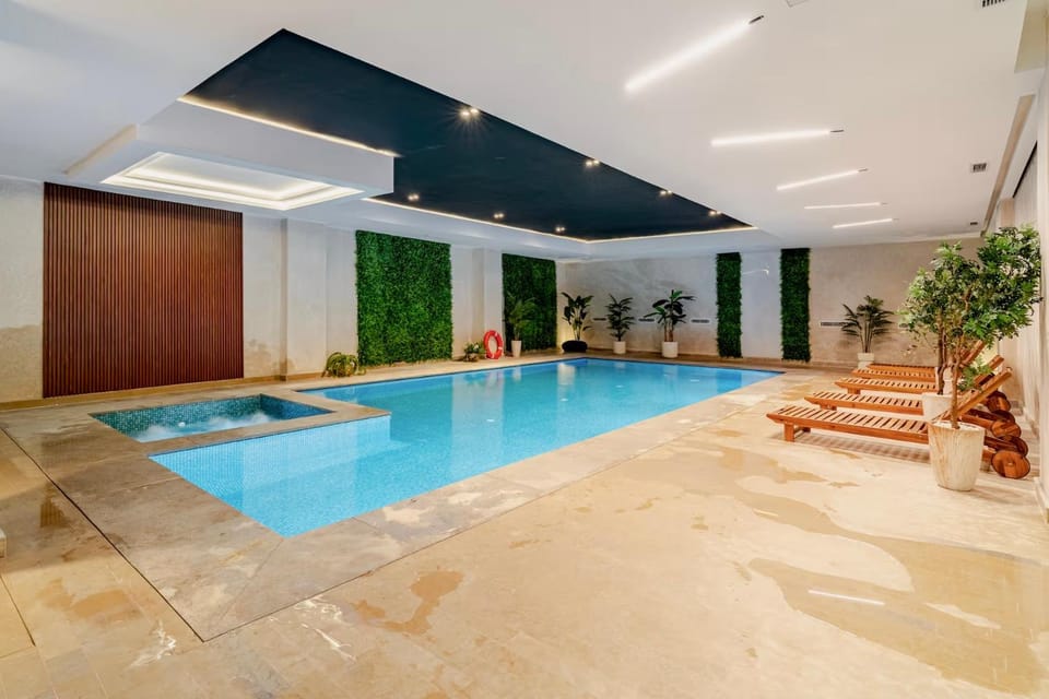 Swimming pool, sunbed