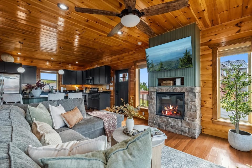 New 3BR Mountain Views Near Parkway and Dollywood House in Sevier County