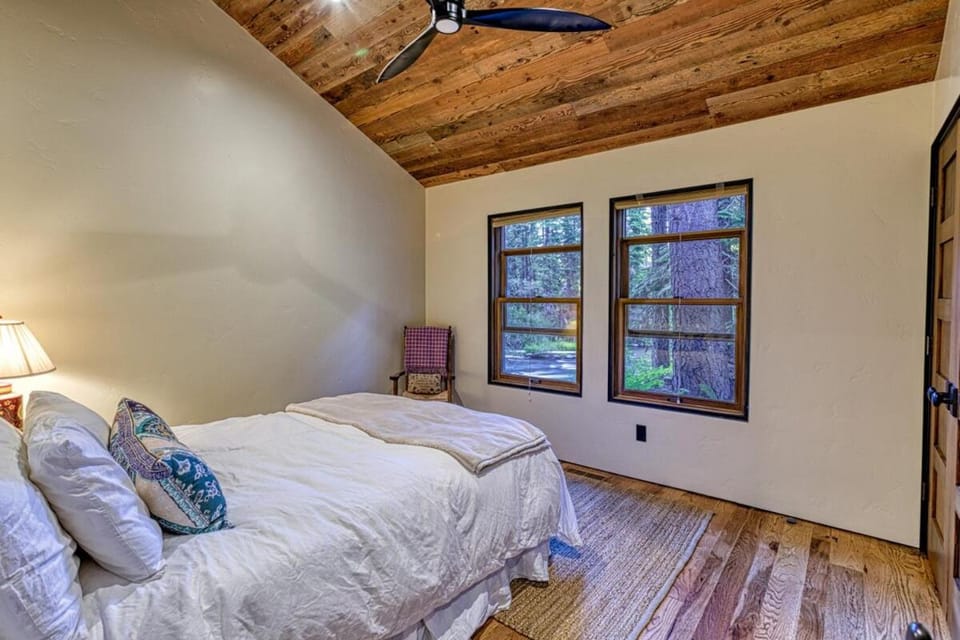 Bed, Bedroom, River view