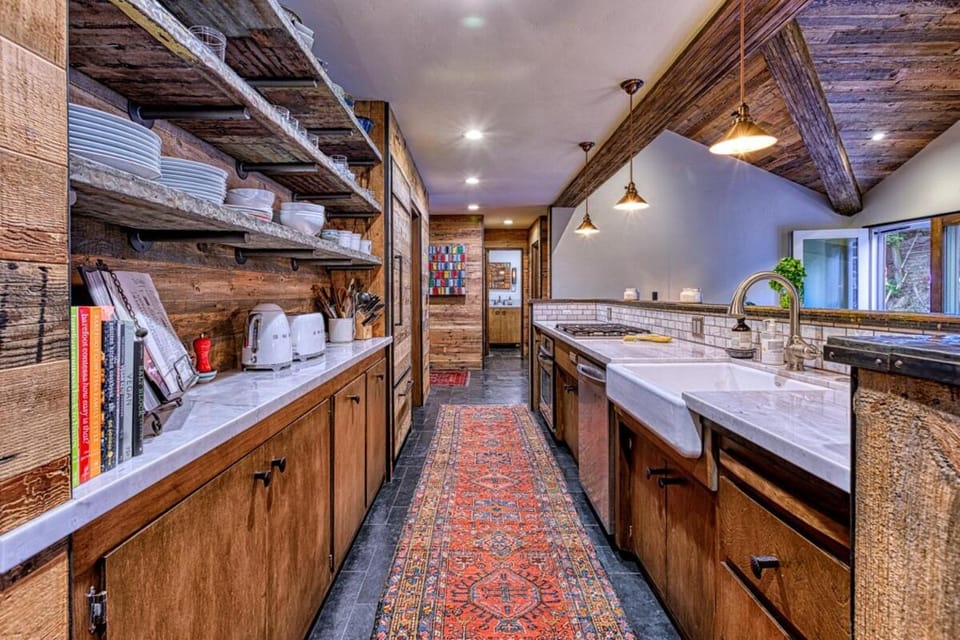 Kitchen or kitchenette, kitchen