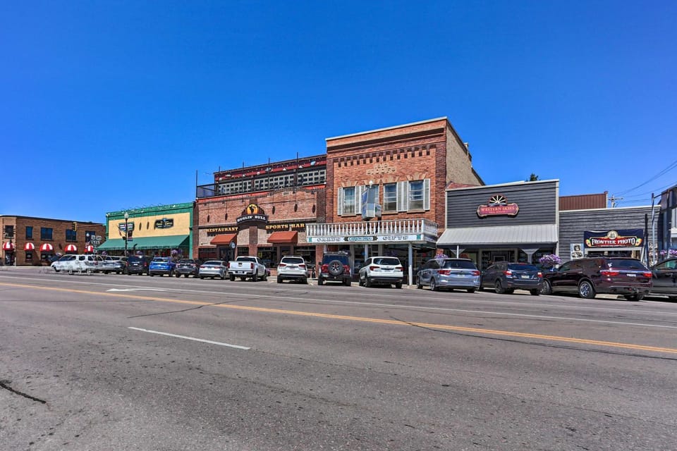 Black Hills Basecamp: 2 Historic Dtwn Custer Apts Apartment in Custer