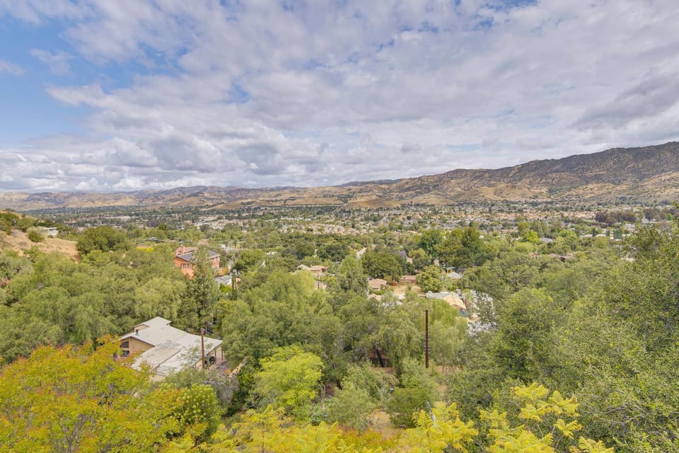 Combined Retreat w/ Epic Views in Simi Valley! House in Simi Valley