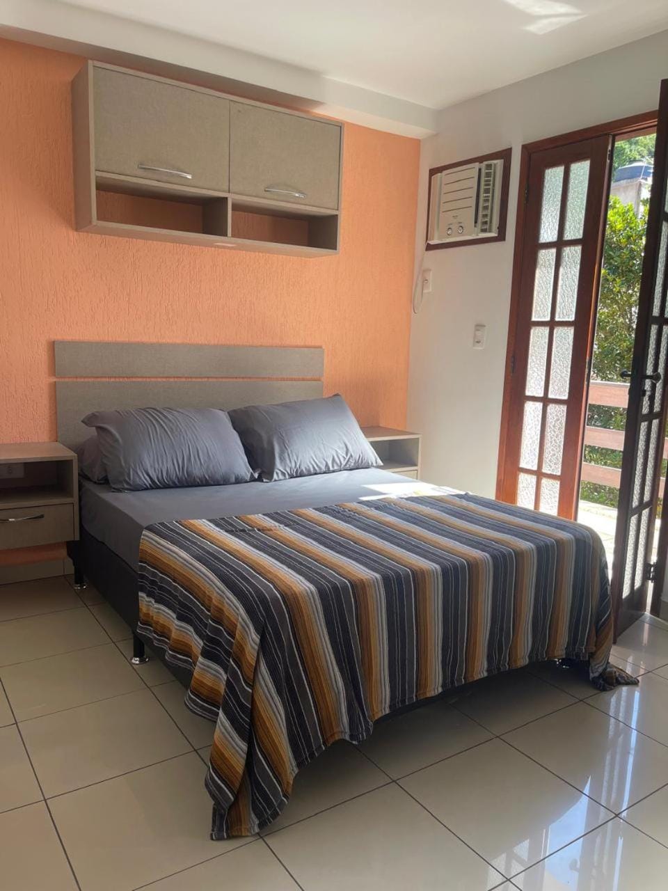 Bed, Bedroom, air conditioner