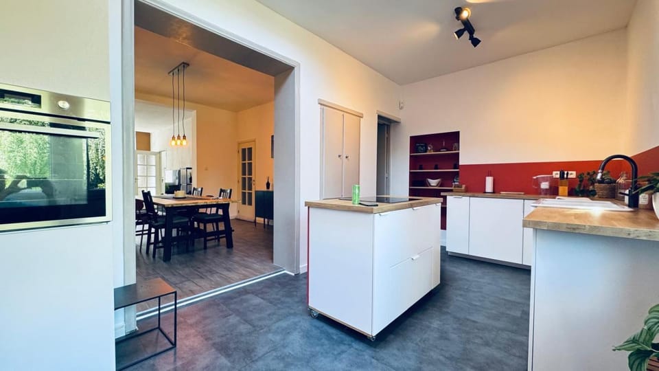 Kitchen or kitchenette, Dining area, dishwasher, oven, stove