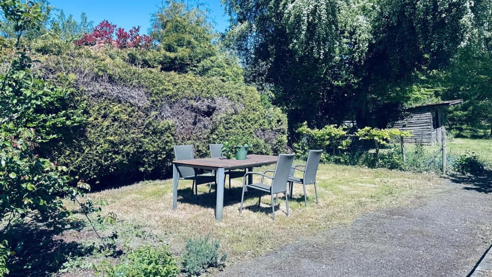 Garden, Dining area