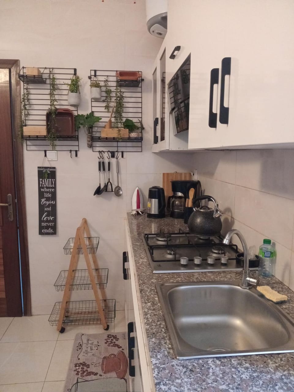 Coffee/tea facilities, Kitchen or kitchenette, dishwasher, minibar, stove