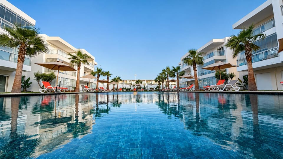 Swimming pool, sunbed