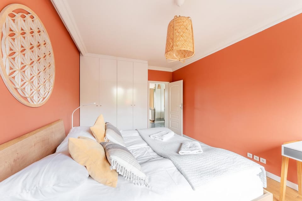 Bed, Photo of the whole room, Bedroom, towels, wardrobe