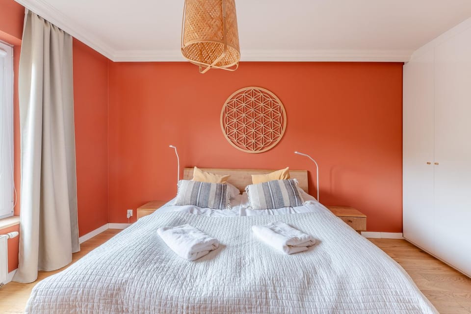 Bed, Photo of the whole room, Bedroom, towels