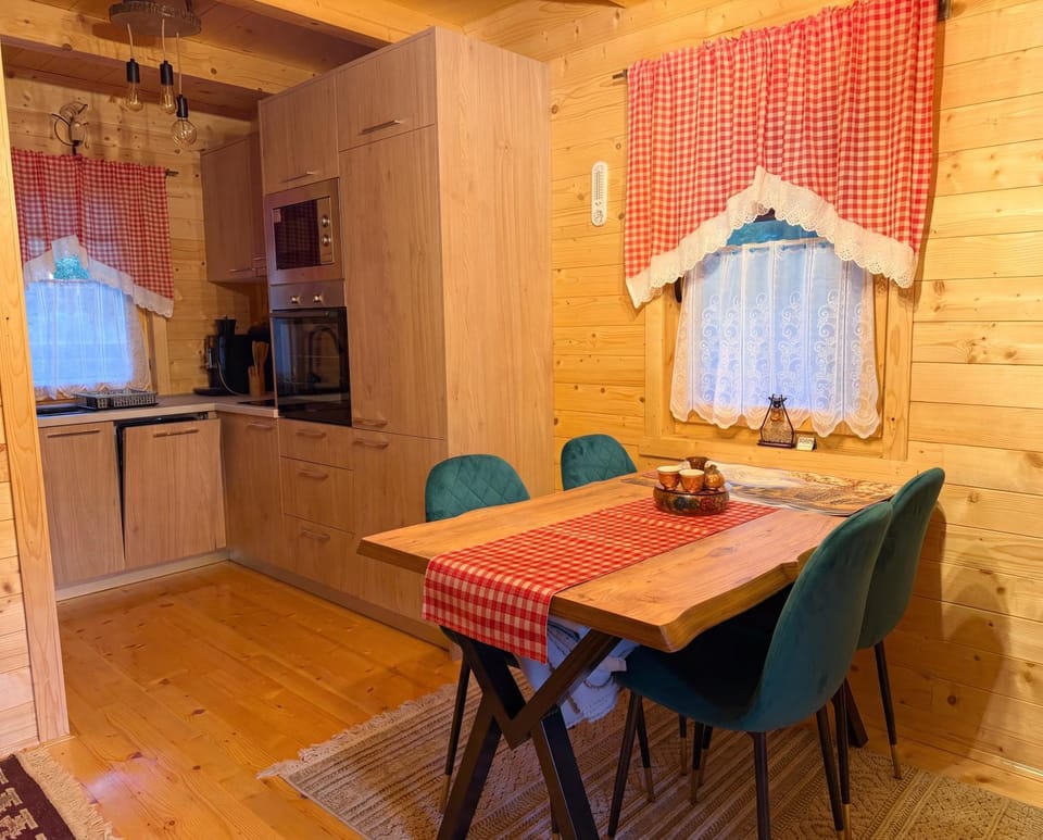Smolovic chalet Family Mountain Escape Chalet in Montenegro