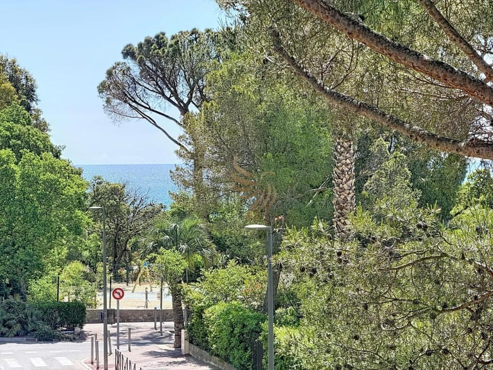 Reflet Azur - Studio Moderne avec Balcon aperçue Mer Apartment in Fréjus